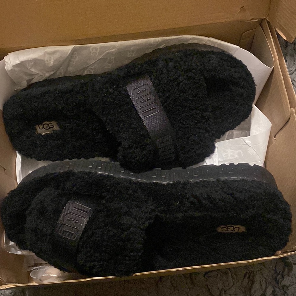 Ugg fluffita slippers